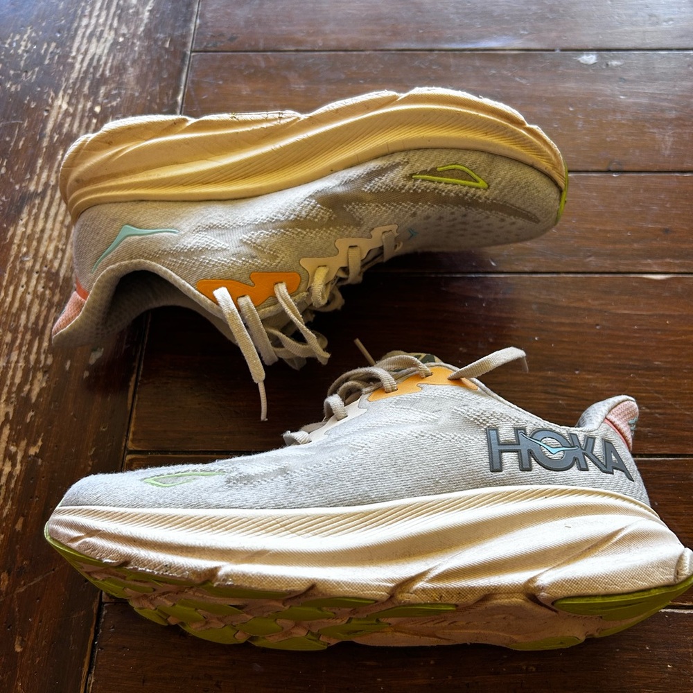 Women’s Hoka Clifton 9 Vanilla Astral